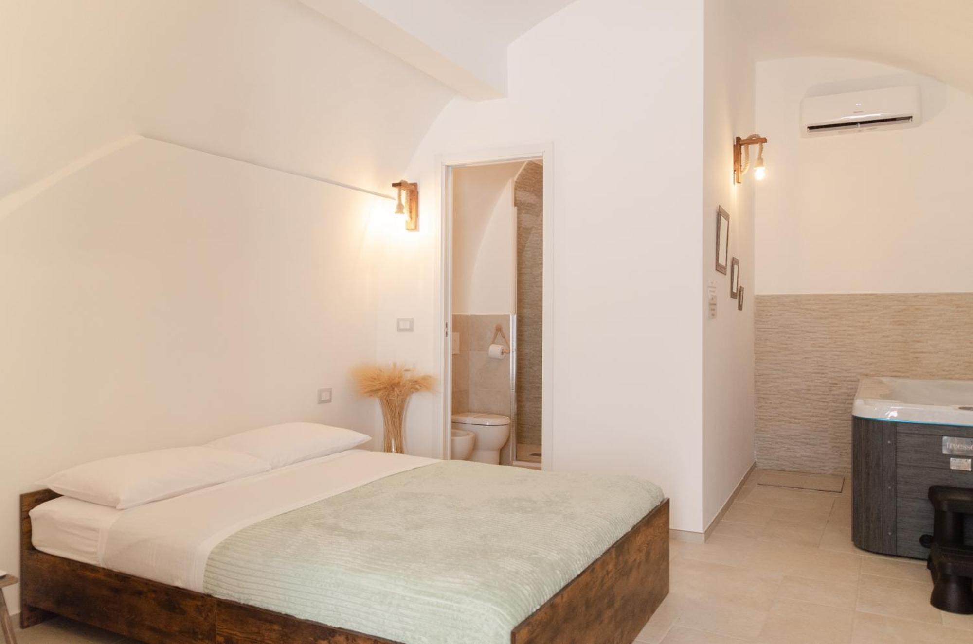 Aca Suite Luxury With Jacuzzi Adelfia 외부 사진